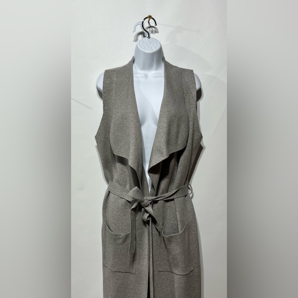 Cupcakes &‎ Cashmere Carmen Sleeveless Cardigan In Heather Grey Size Medium NWT - Picture 2 of 7